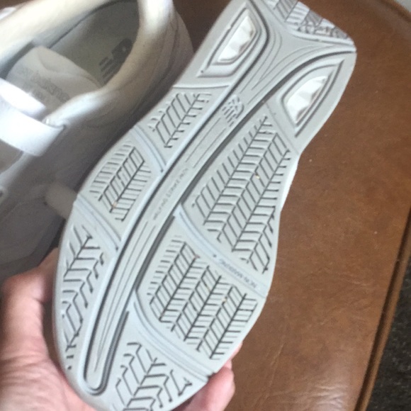 White new balanced Velcro shoes worn very little - Picture 3 of 4